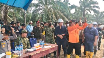 Cegah Api Meluas, Tim Gabungan Regional-2 Riau 1 PT. Agrinas Palma Nusantara Sigap dan Turut Serta Tangani Karhutla di Peringgan Kebun Banyu Bening Utama